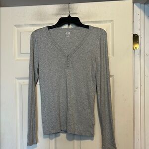 Gap Long Sleeve Gray Henley Top Size Medium